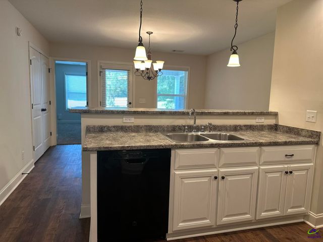 203 Washington Place Drive, Perry, GA 31069