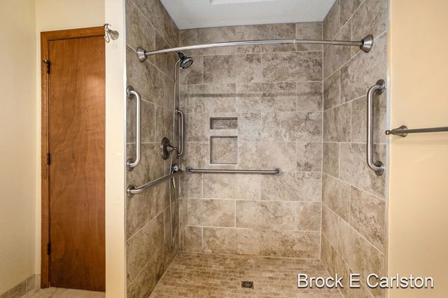 1231 Creekview Drive, Muskegon, MI 49441