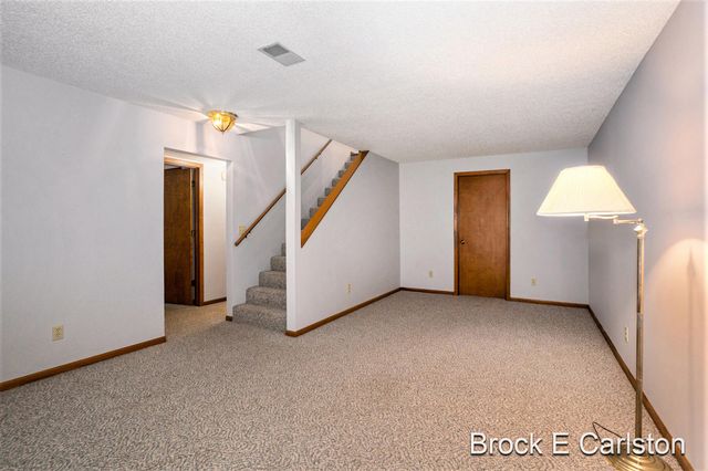 1231 Creekview Drive, Muskegon, MI 49441