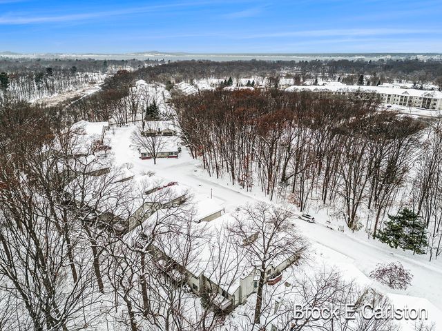 1231 Creekview Drive, Muskegon, MI 49441