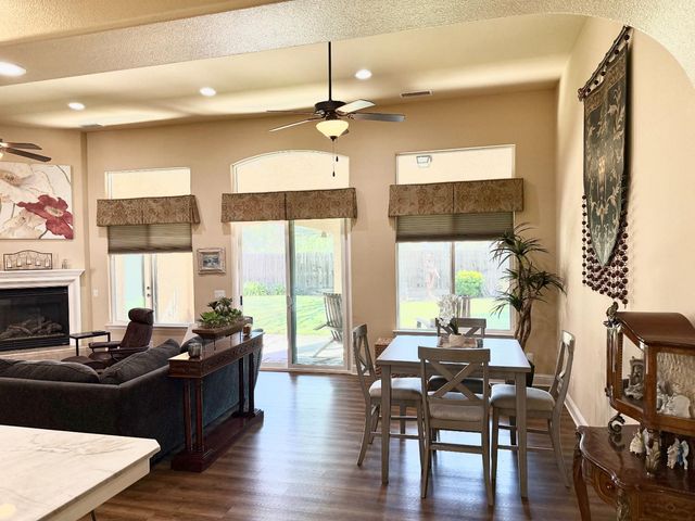 2670 Muncie Ave, Clovis, CA 93619