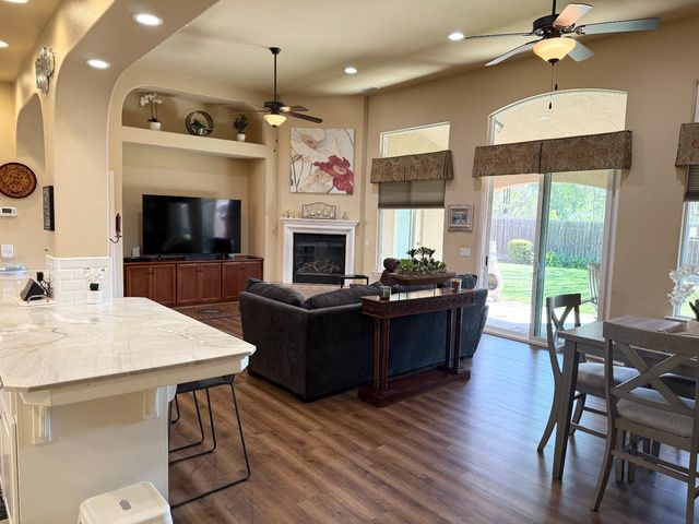 2670 Muncie Ave, Clovis, CA 93619