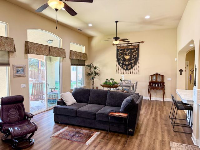 2670 Muncie Ave, Clovis, CA 93619