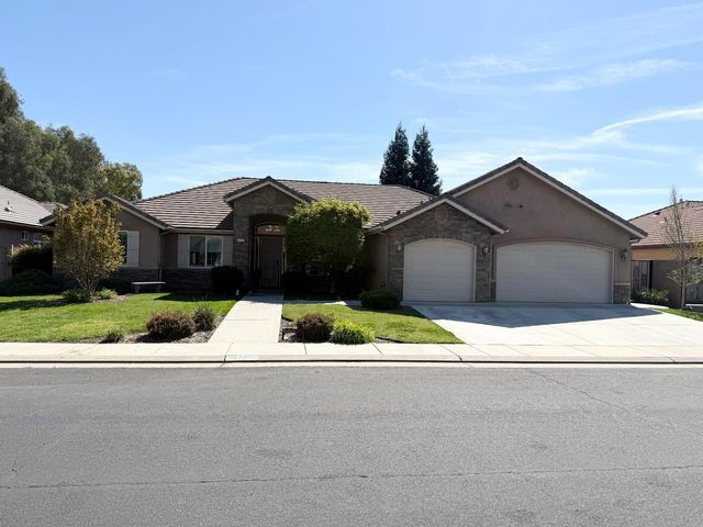 2670 Muncie Ave, Clovis, CA 93619