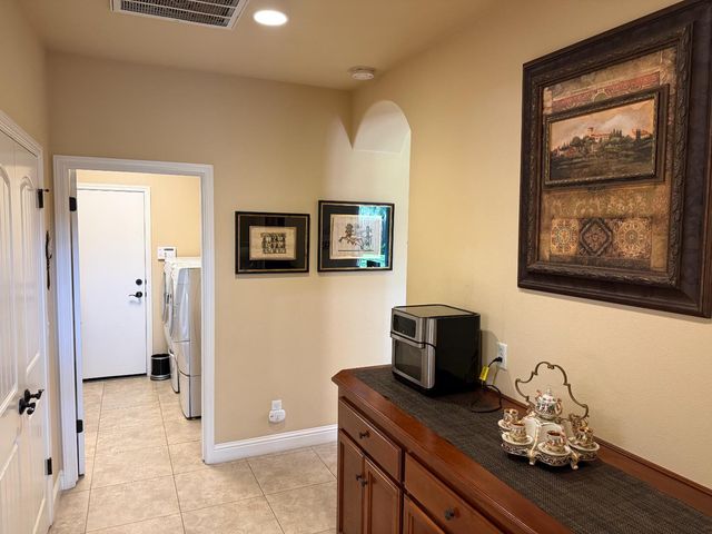 2670 Muncie Ave, Clovis, CA 93619