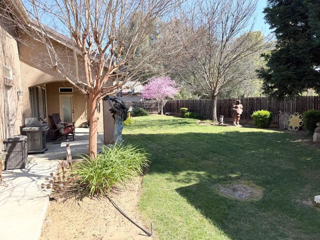 2670 Muncie Ave, Clovis, CA 93619