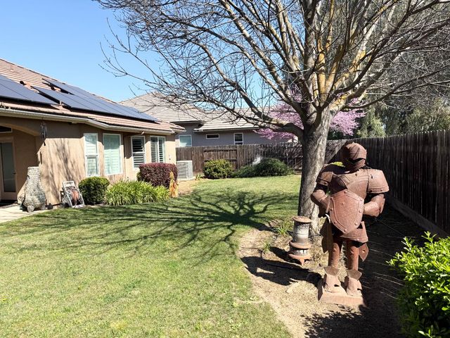 2670 Muncie Ave, Clovis, CA 93619