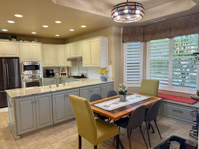 2670 Muncie Ave, Clovis, CA 93619