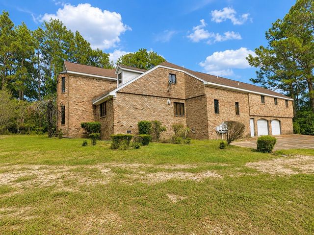 69 Pompano Dr., Hattiesburg, MS 39402