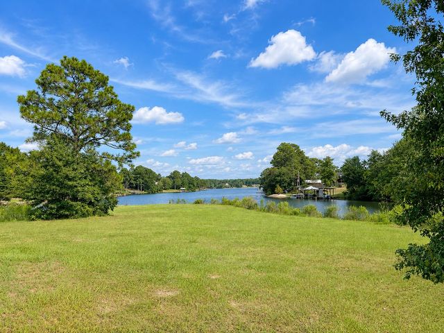 69 Pompano Dr., Hattiesburg, MS 39402