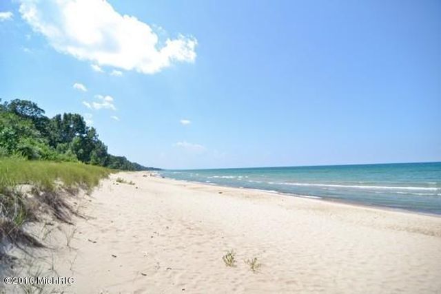 9949 Townline Road, Chikaming Twp, MI 49129