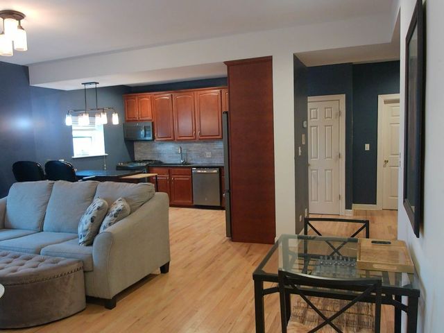 6324 S Kimbark Avenue 405, Chicago, IL 60637