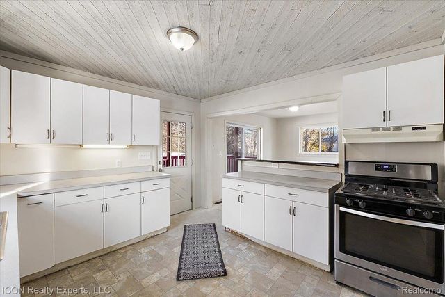 8226 Dickert street, Commerce Charter Township, MI 48382