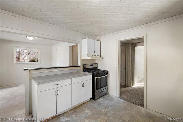 8226 Dickert street, Commerce Charter Township, MI 48382