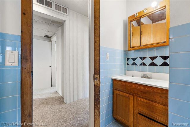 8226 Dickert street, Commerce Charter Township, MI 48382