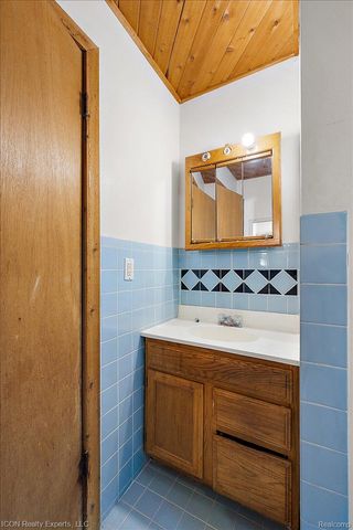 8226 Dickert street, Commerce Charter Township, MI 48382