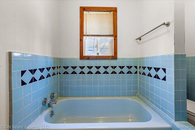 8226 Dickert street, Commerce Charter Township, MI 48382