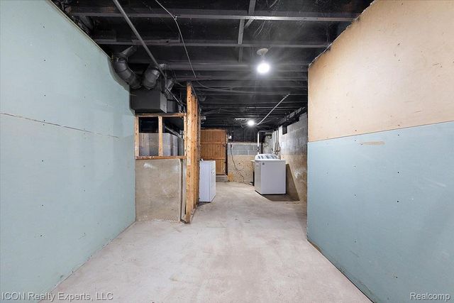 8226 Dickert street, Commerce Charter Township, MI 48382