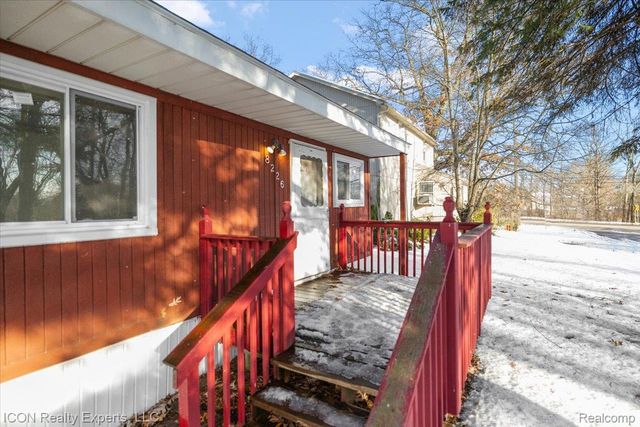 8226 Dickert street, Commerce Charter Township, MI 48382