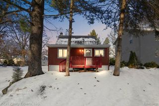 8226 Dickert street, Commerce Charter Township, MI 48382