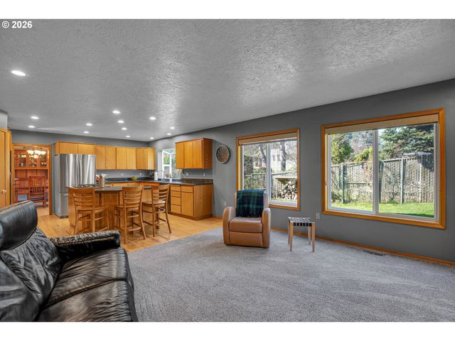 4041 Se ANGELA Way, Milwaukie, OR 97222