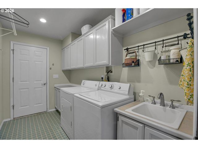 4041 Se ANGELA Way, Milwaukie, OR 97222