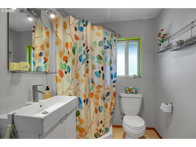 4041 Se ANGELA Way, Milwaukie, OR 97222