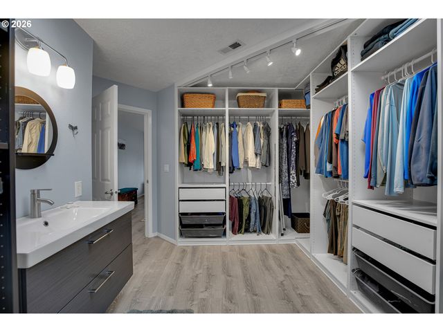 4041 Se ANGELA Way, Milwaukie, OR 97222