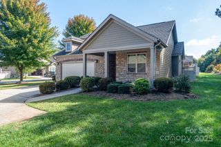 860 Wynnshire Drive, Hickory, NC 28601