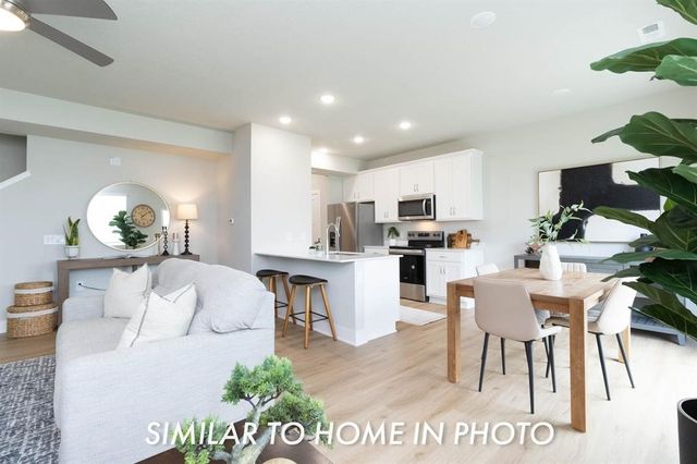 6917 Poppy Court, Johnston, IA 50131