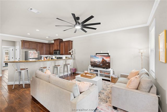 801 Fairview Avenue, College Station, TX 77840