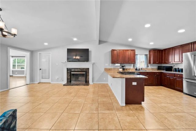 1021 N Lyman Avenue, Covina, CA 91724
