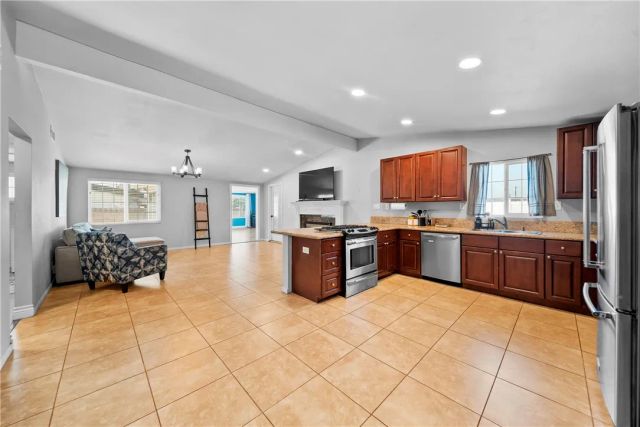 1021 N Lyman Avenue, Covina, CA 91724