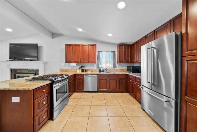 1021 N Lyman Avenue, Covina, CA 91724