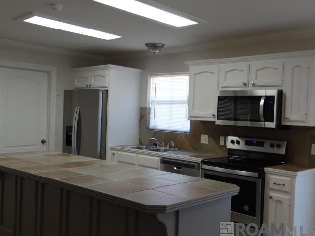 12204 Dove Hollow Dr, Denham Springs, LA 70726