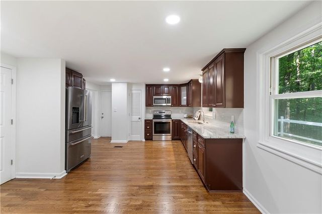 1700 Ellenwood Drive NE, Roswell, GA 30075