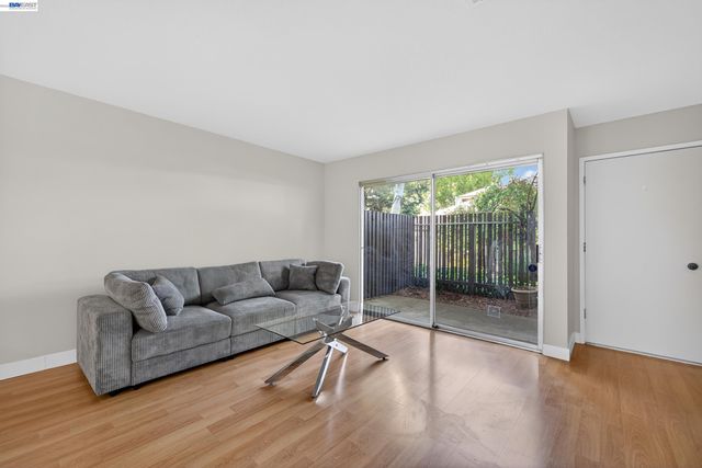 5497 Roundtree Dr D, Concord, CA 94521