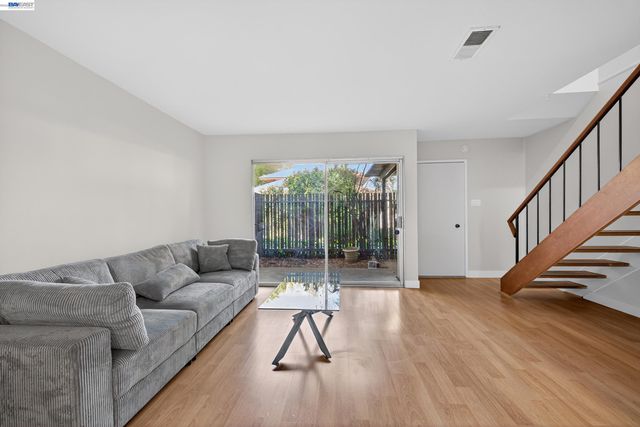 5497 Roundtree Dr D, Concord, CA 94521