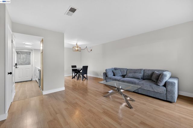 5497 Roundtree Dr D, Concord, CA 94521