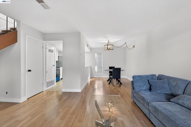 5497 Roundtree Dr D, Concord, CA 94521