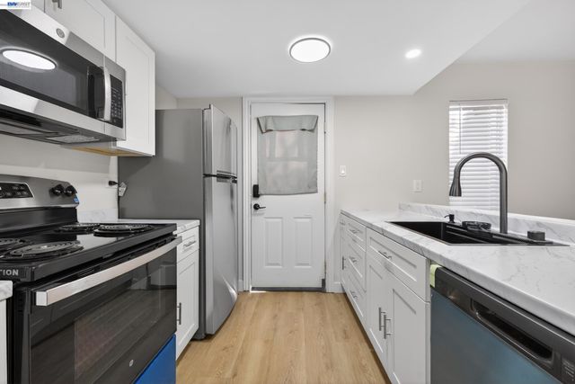 5497 Roundtree Dr D, Concord, CA 94521