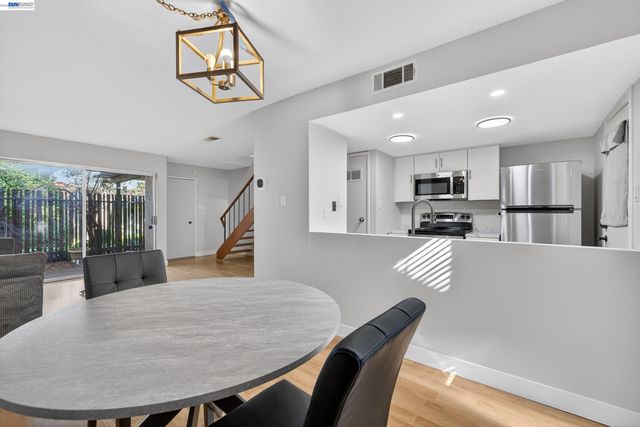 5497 Roundtree Dr D, Concord, CA 94521