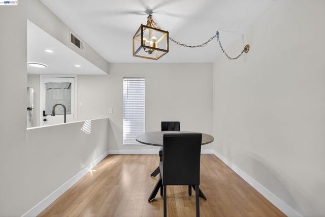 5497 Roundtree Dr D, Concord, CA 94521