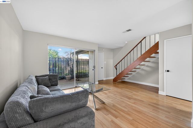 5497 Roundtree Dr D, Concord, CA 94521