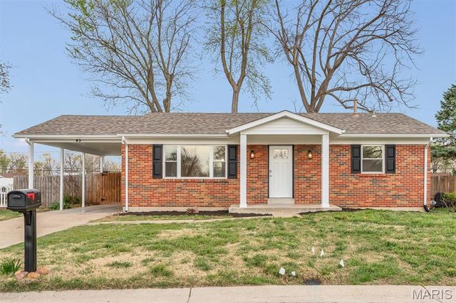 45 Saint Lawrence Drive, St Peters, MO 63376
