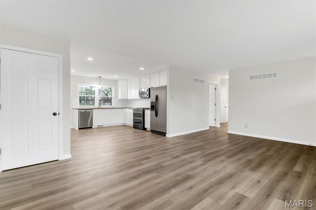 45 Saint Lawrence Drive, St Peters, MO 63376