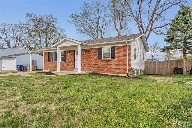 45 Saint Lawrence Drive, St Peters, MO 63376