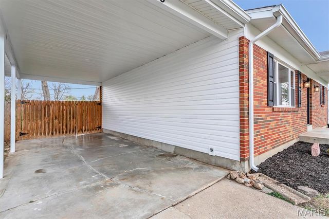 45 Saint Lawrence Drive, St Peters, MO 63376