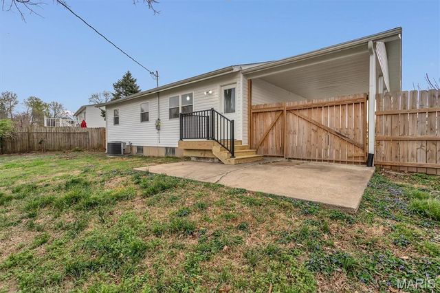 45 Saint Lawrence Drive, St Peters, MO 63376