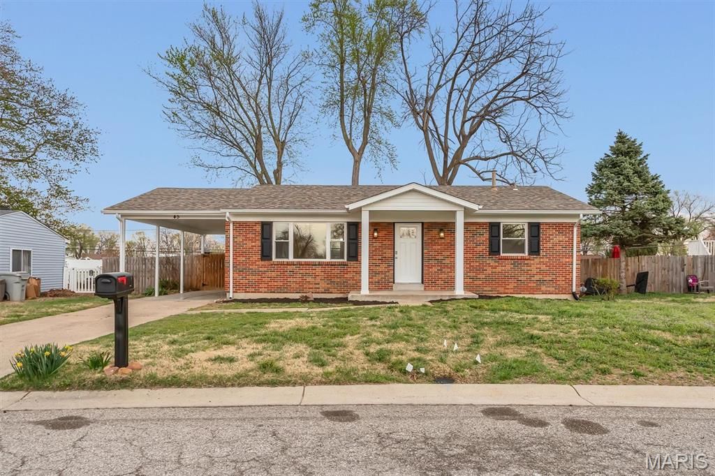 45 Saint Lawrence Drive, St Peters, MO 63376